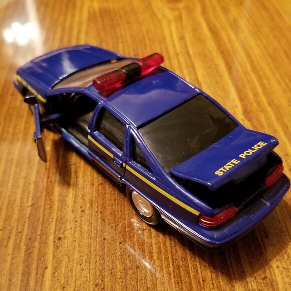 New York State Police Road Champs die cast police car 1:43 scale - Picture 4 of 8